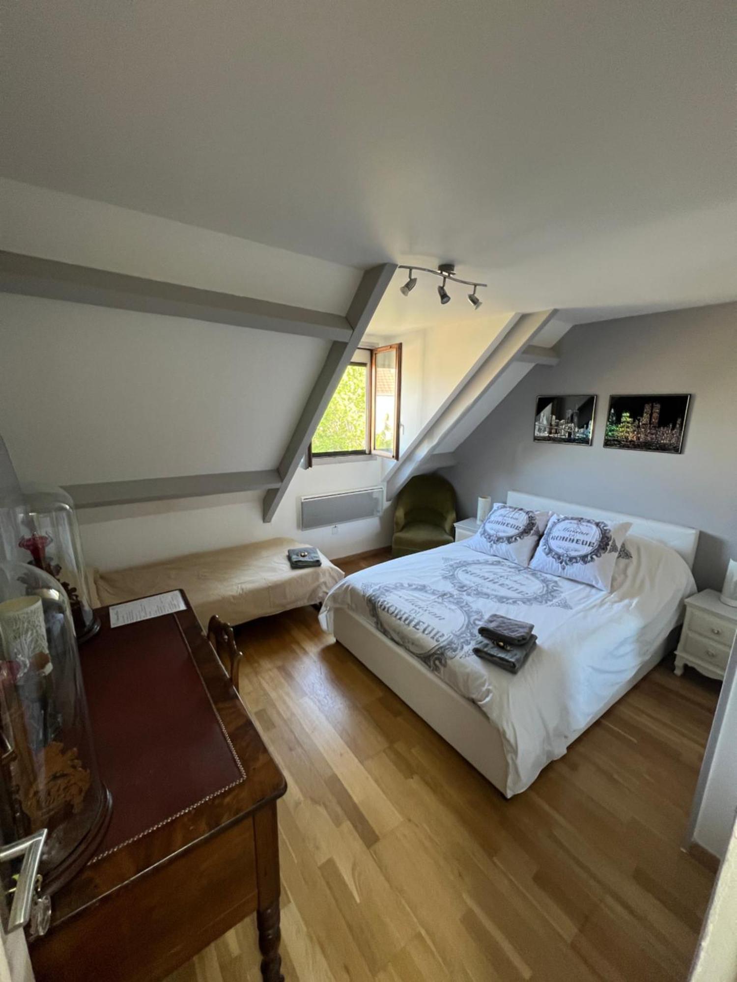 La Maison Du Bonheur Saintry-sur-Seine Exterior foto